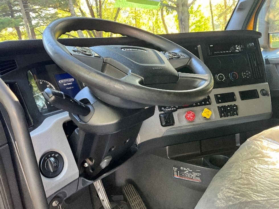 Sleeper Tractor-Heavy Duty Tractors-Freightliner-2022-T12664ST-Reading-PA-408,845\n\t\tmiles-$ 73,000 - Image 10