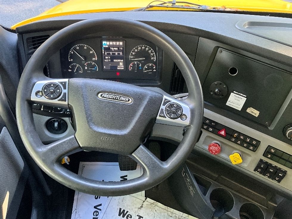 Sleeper Tractor-Heavy Duty Tractors-Freightliner-2022-T12664ST-Reading-PA-408,845\n\t\tmiles-$ 73,000 - Image 11