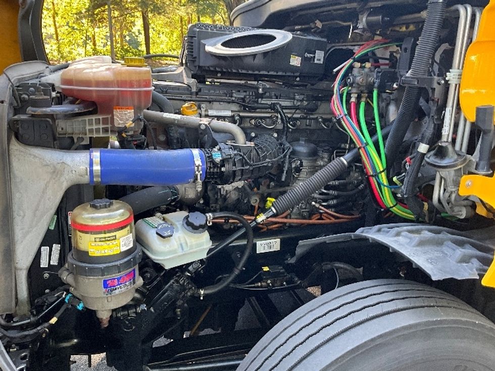 Sleeper Tractor-Heavy Duty Tractors-Freightliner-2022-T12664ST-Reading-PA-408,845\n\t\tmiles-$ 73,000 - Image 21