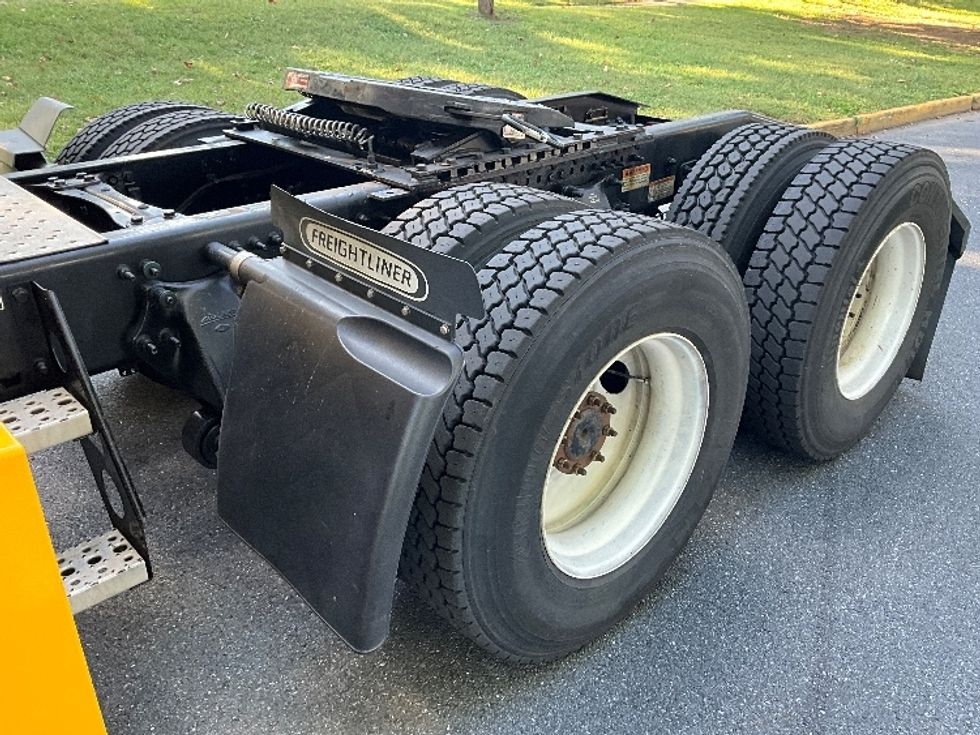 Sleeper Tractor-Heavy Duty Tractors-Freightliner-2022-T12664ST-Reading-PA-408,845\n\t\tmiles-$ 73,000 - Image 22