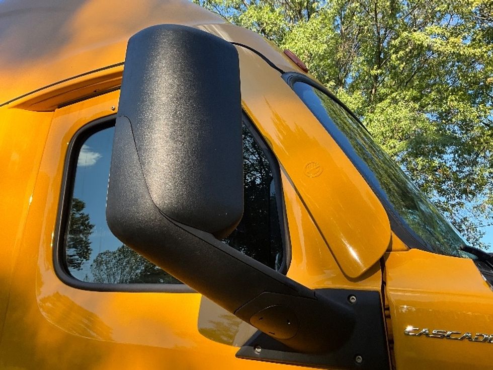 Sleeper Tractor-Heavy Duty Tractors-Freightliner-2022-T12664ST-Reading-PA-408,845\n\t\tmiles-$ 73,000 - Image 25