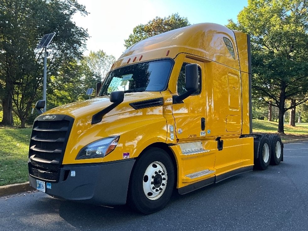 Sleeper Tractor-Heavy Duty Tractors-Freightliner-2022-T12664ST-Reading-PA-408,845\n\t\tmiles-$ 73,000 - Image 3