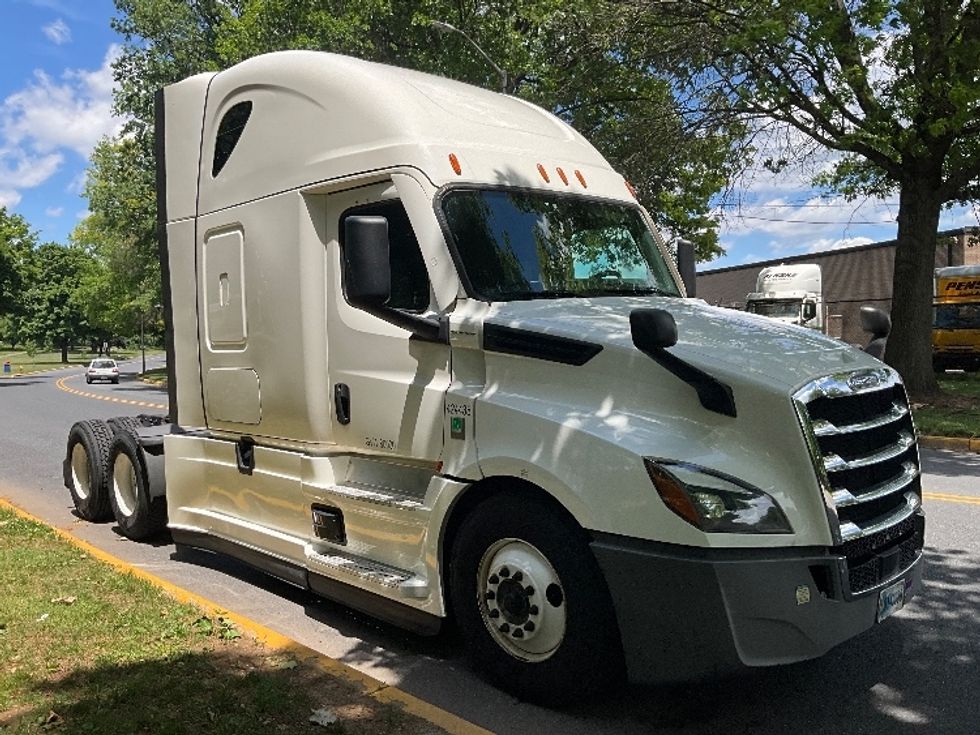 Sleeper Tractor-Heavy Duty Tractors-Freightliner-2022-T12664ST-Reading-PA-511,863\n\t\tmiles-$ 71,000 - Image 1