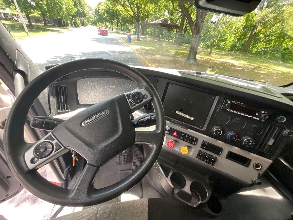 Sleeper Tractor-Heavy Duty Tractors-Freightliner-2022-T12664ST-Reading-PA-511,863\n\t\tmiles-$ 71,000 - Image 11