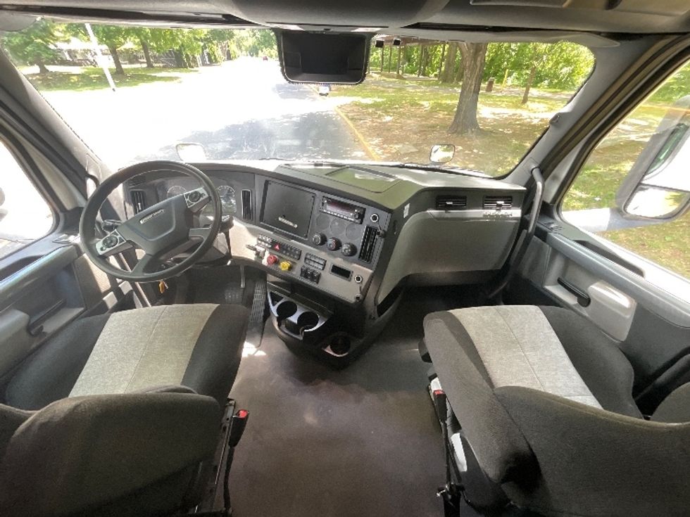 Sleeper Tractor-Heavy Duty Tractors-Freightliner-2022-T12664ST-Reading-PA-511,863\n\t\tmiles-$ 71,000 - Image 12