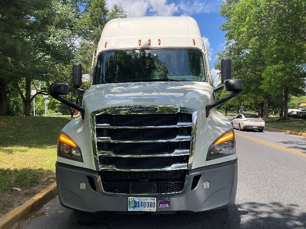 Sleeper Tractor-Heavy Duty Tractors-Freightliner-2022-T12664ST-Reading-PA-511,863\n\t\tmiles-$ 71,000 - Image 2