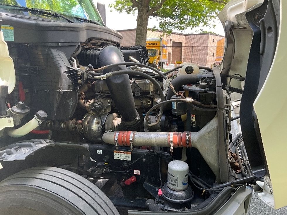 Sleeper Tractor-Heavy Duty Tractors-Freightliner-2022-T12664ST-Reading-PA-511,863\n\t\tmiles-$ 71,000 - Image 20
