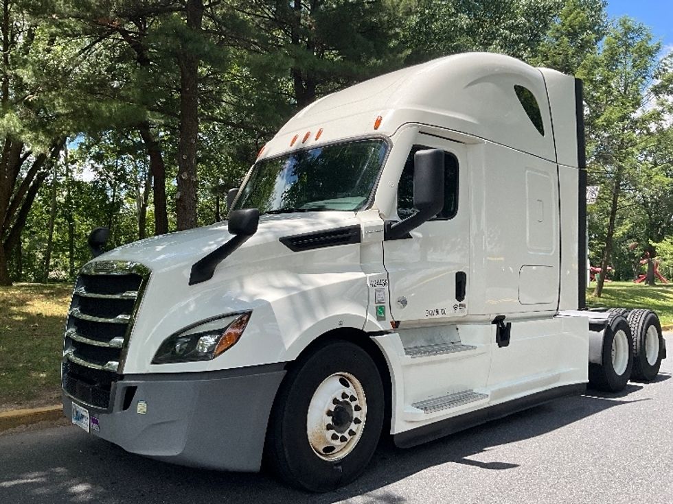 Sleeper Tractor-Heavy Duty Tractors-Freightliner-2022-T12664ST-Reading-PA-511,863\n\t\tmiles-$ 71,000 - Image 3