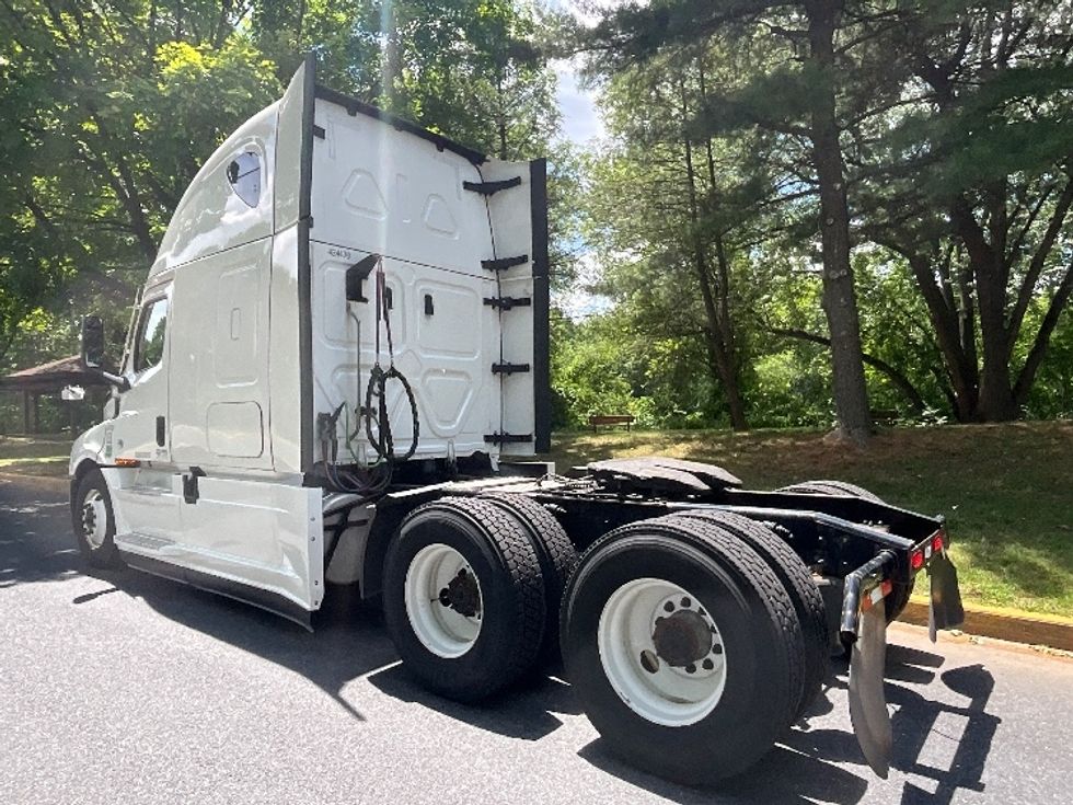 Sleeper Tractor-Heavy Duty Tractors-Freightliner-2022-T12664ST-Reading-PA-511,863\n\t\tmiles-$ 71,000 - Image 5