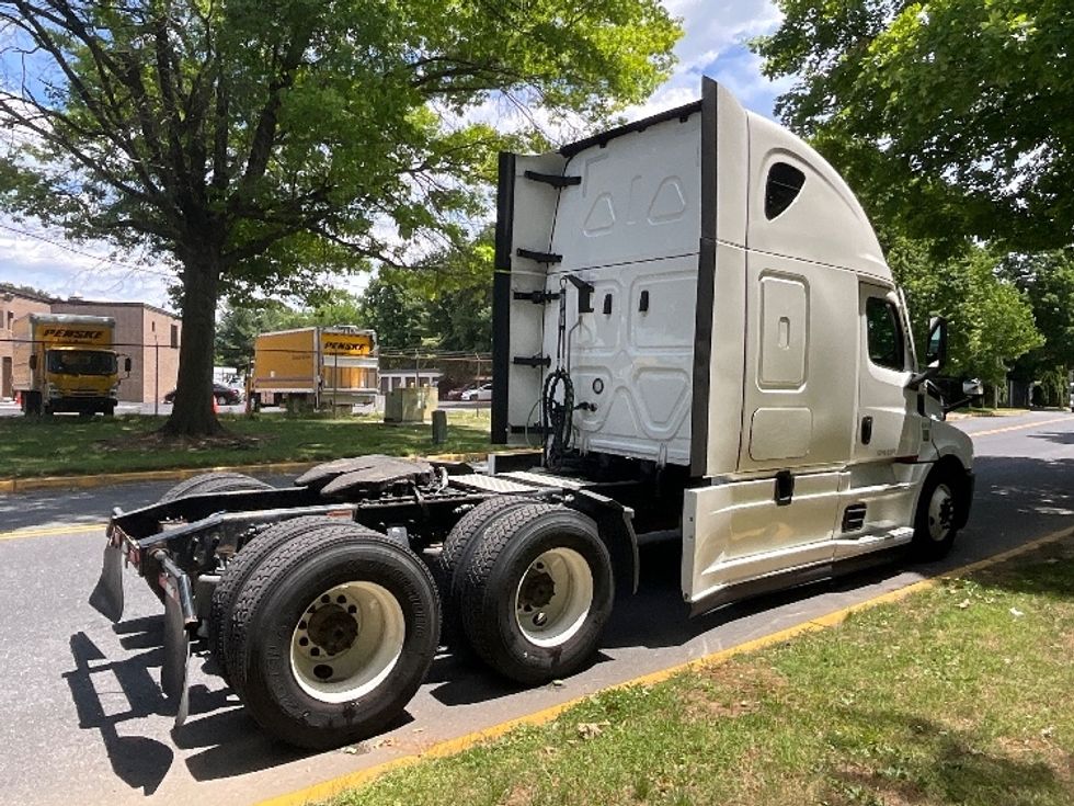 Sleeper Tractor-Heavy Duty Tractors-Freightliner-2022-T12664ST-Reading-PA-511,863\n\t\tmiles-$ 71,000 - Image 7