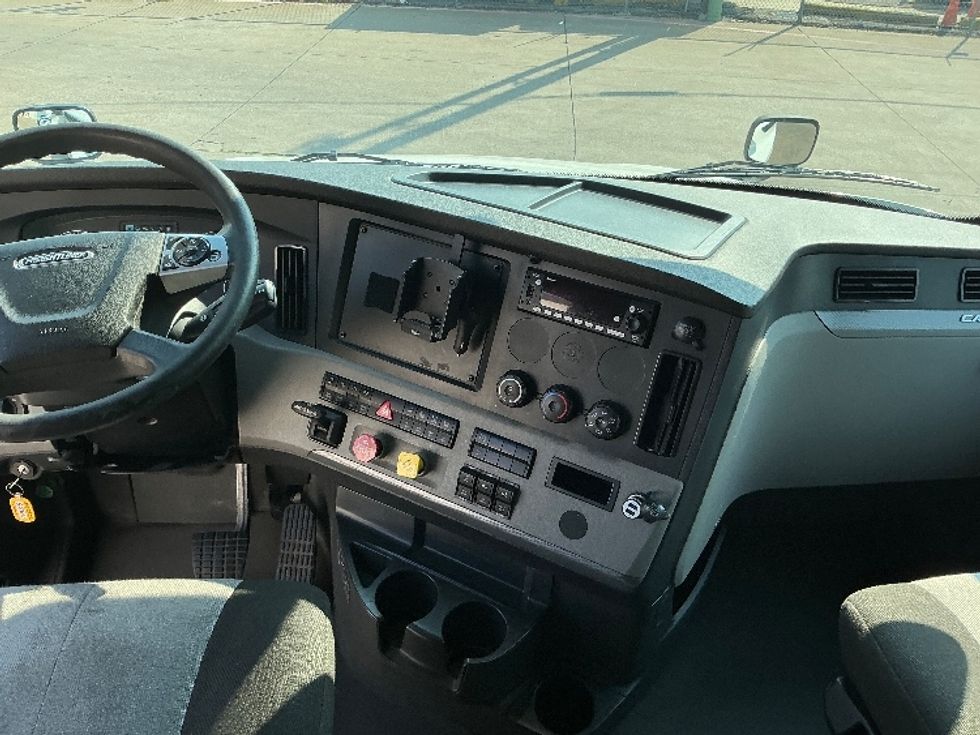 Sleeper Tractor-Heavy Duty Tractors-Freightliner-2022-T12664ST-Reading-PA-559,216\n\t\tmiles-$ 63,000 - Image 12