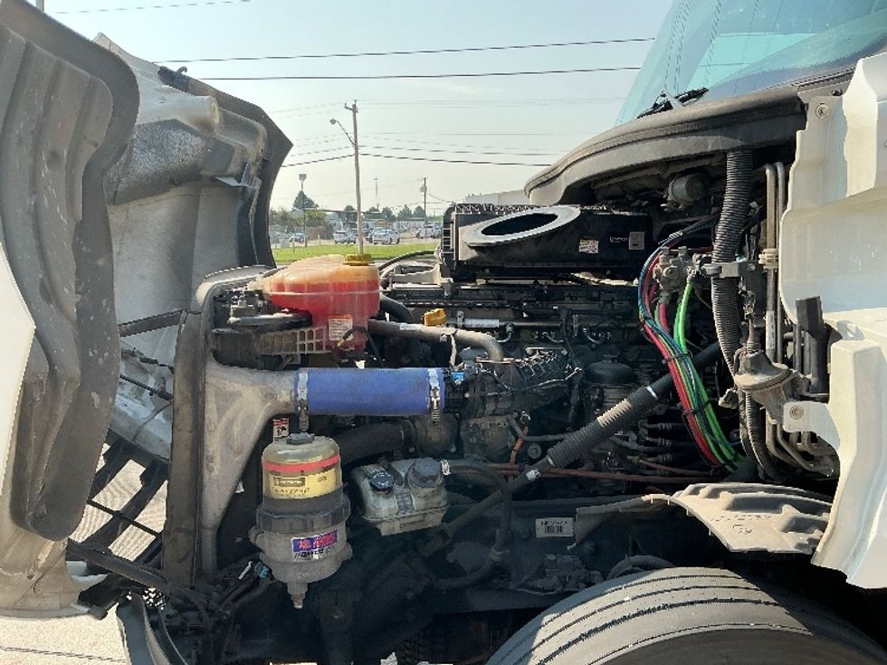 Sleeper Tractor-Heavy Duty Tractors-Freightliner-2022-T12664ST-Reading-PA-559,216\n\t\tmiles-$ 63,000 - Image 21