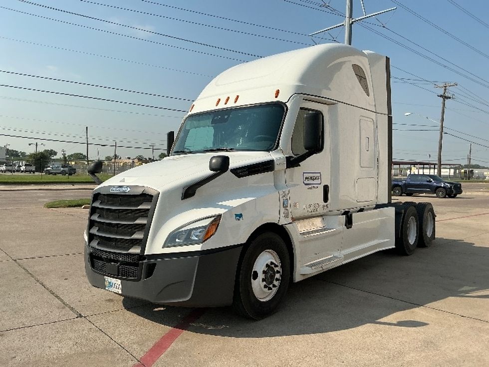 Sleeper Tractor-Heavy Duty Tractors-Freightliner-2022-T12664ST-Reading-PA-559,216\n\t\tmiles-$ 63,000 - Image 3