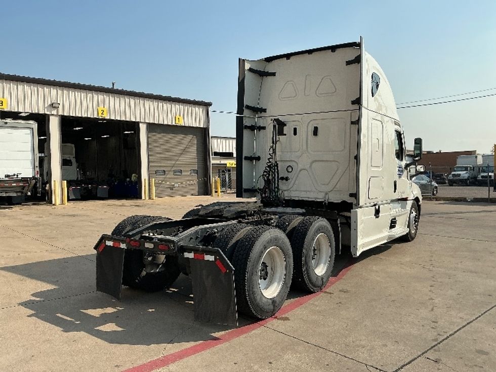 Sleeper Tractor-Heavy Duty Tractors-Freightliner-2022-T12664ST-Reading-PA-559,216\n\t\tmiles-$ 63,000 - Image 7