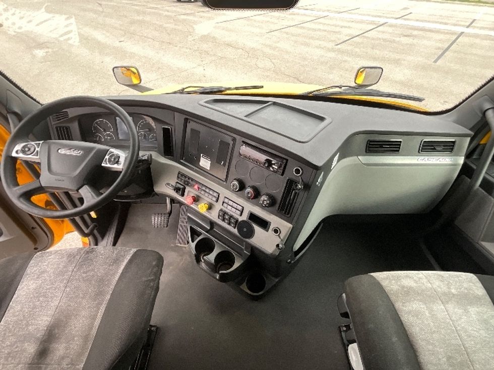 Sleeper Tractor-Heavy Duty Tractors-Freightliner-2022-T12664ST-Reading-PA-596,669\n\t\tmiles-$ 50,000 - Image 10