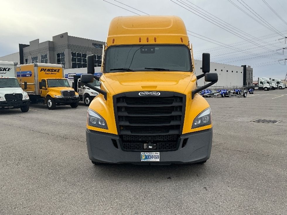 Sleeper Tractor-Heavy Duty Tractors-Freightliner-2022-T12664ST-Reading-PA-596,669\n\t\tmiles-$ 50,000 - Image 2