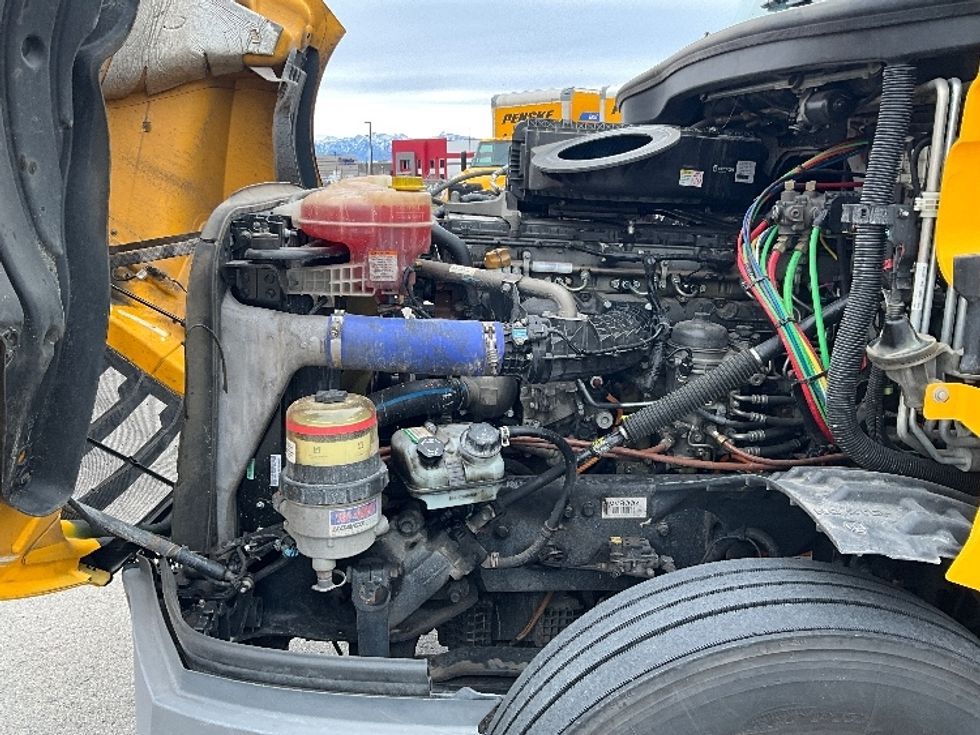 Sleeper Tractor-Heavy Duty Tractors-Freightliner-2022-T12664ST-Reading-PA-596,669\n\t\tmiles-$ 50,000 - Image 21