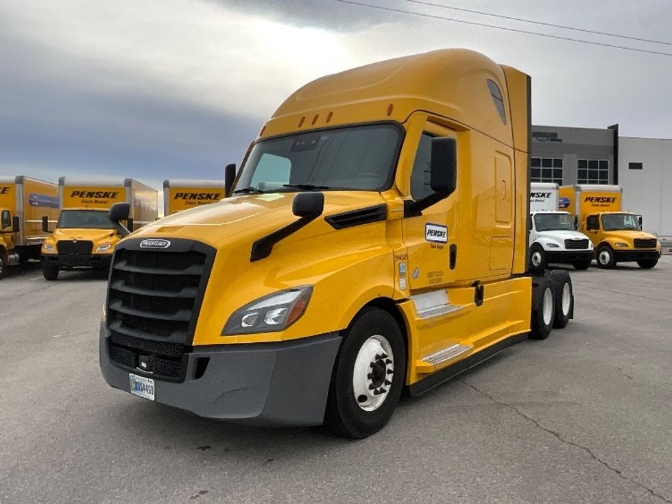 Sleeper Tractor-Heavy Duty Tractors-Freightliner-2022-T12664ST-Reading-PA-596,669\n\t\tmiles-$ 50,000 - Image 3
