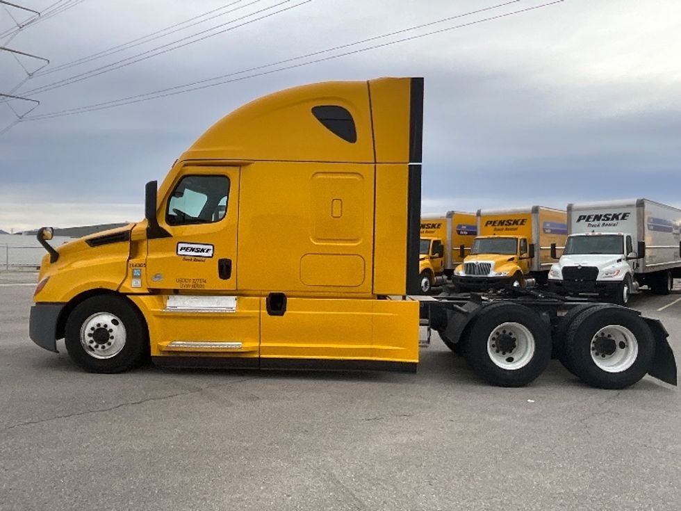 Sleeper Tractor-Heavy Duty Tractors-Freightliner-2022-T12664ST-Reading-PA-596,669\n\t\tmiles-$ 50,000 - Image 4