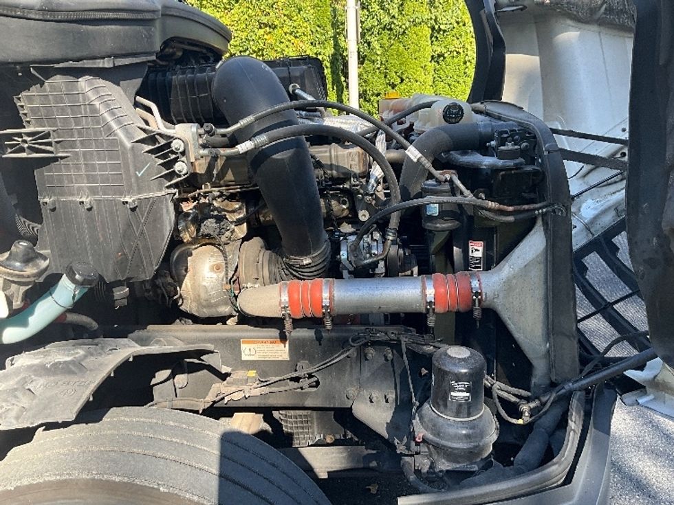 Sleeper Tractor-Heavy Duty Tractors-Freightliner-2022-T12664ST-Reading-PA-601,904\n\t\tmiles-$ 53,000 - Image 16