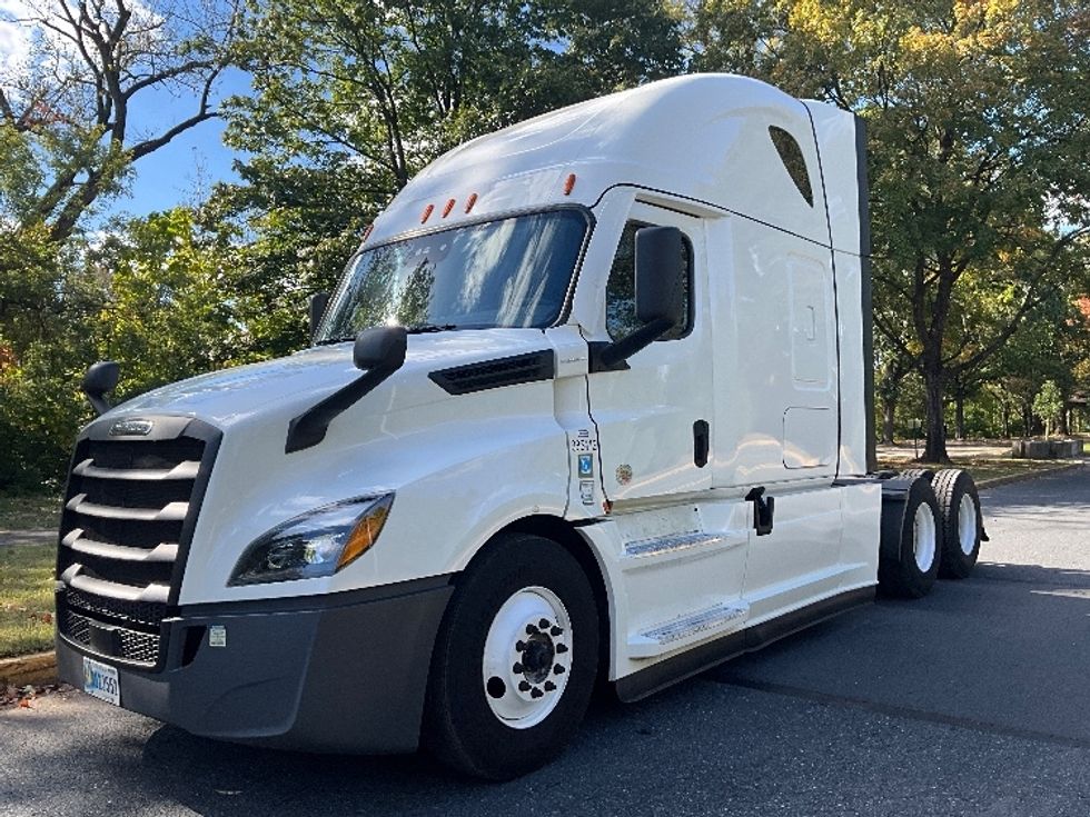 Sleeper Tractor-Heavy Duty Tractors-Freightliner-2022-T12664ST-Reading-PA-601,904\n\t\tmiles-$ 53,000 - Image 3