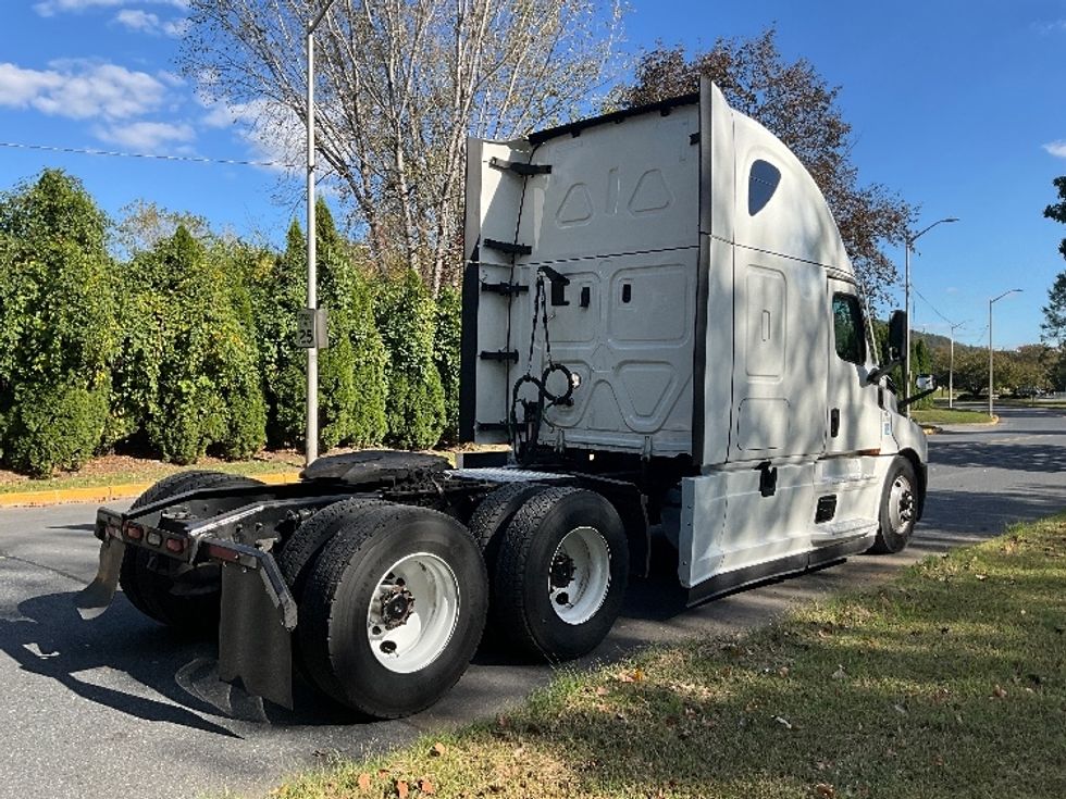 Sleeper Tractor-Heavy Duty Tractors-Freightliner-2022-T12664ST-Reading-PA-601,904\n\t\tmiles-$ 53,000 - Image 7