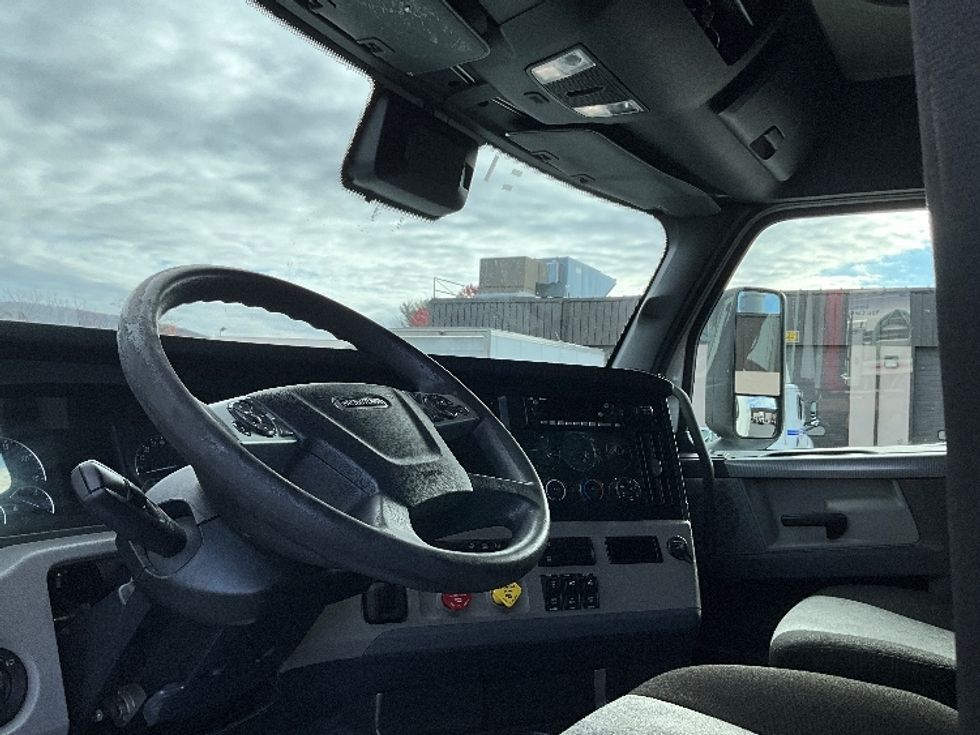 Sleeper Tractor-Heavy Duty Tractors-Freightliner-2022-T12664ST-Reading-PA-621,038\n\t\tmiles-$ 56,250 - Image 10