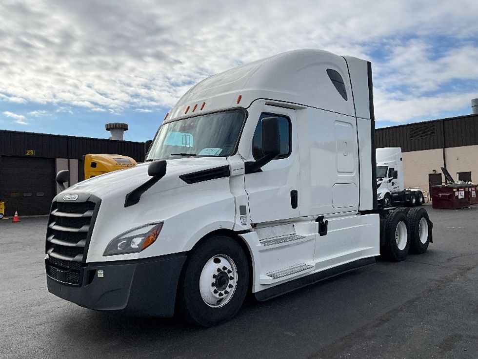 Sleeper Tractor-Heavy Duty Tractors-Freightliner-2022-T12664ST-Reading-PA-621,038\n\t\tmiles-$ 56,250 - Image 3