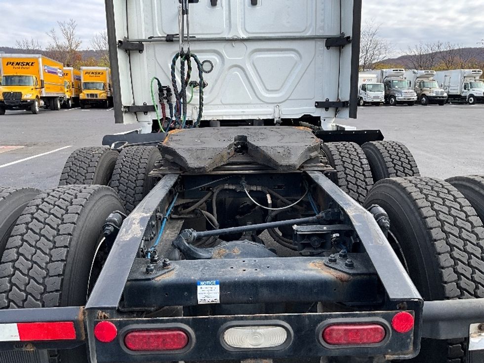 Sleeper Tractor-Heavy Duty Tractors-Freightliner-2022-T12664ST-Reading-PA-621,038\n\t\tmiles-$ 56,250 - Image 6
