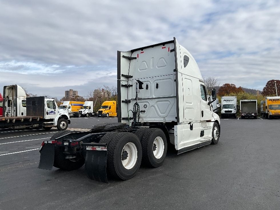 Sleeper Tractor-Heavy Duty Tractors-Freightliner-2022-T12664ST-Reading-PA-621,038\n\t\tmiles-$ 56,250 - Image 7