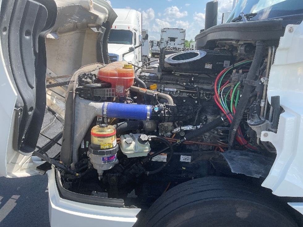 Sleeper Tractor-Heavy Duty Tractors-Freightliner-2022-T12664ST-Richland-MS-438,806\n\t\tmiles-$ 82,000 - Image 21