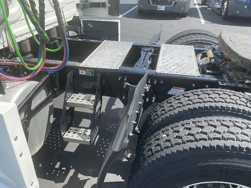 Sleeper Tractor-Heavy Duty Tractors-Freightliner-2022-T12664ST-Richland-MS-438,806\n\t\tmiles-$ 82,000 - Image 22