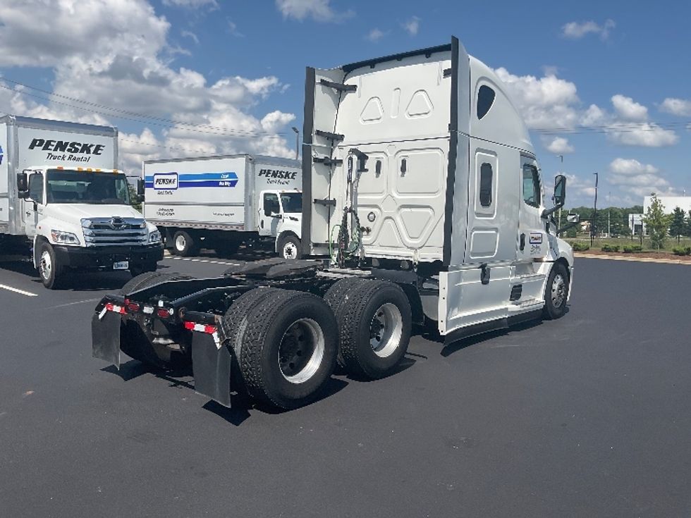 Sleeper Tractor-Heavy Duty Tractors-Freightliner-2022-T12664ST-Richland-MS-438,806\n\t\tmiles-$ 82,000 - Image 7