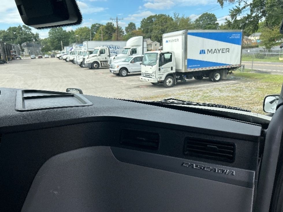 Sleeper Tractor-Heavy Duty Tractors-Freightliner-2022-T12664ST-Richmond-VA-474,982\n\t\tmiles-$ 73,250 - Image 14