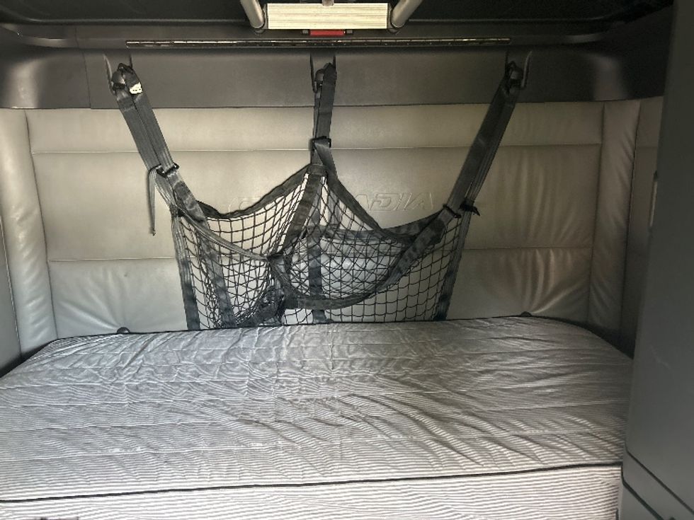 Sleeper Tractor-Heavy Duty Tractors-Freightliner-2022-T12664ST-Richmond-VA-474,982\n\t\tmiles-$ 73,250 - Image 16