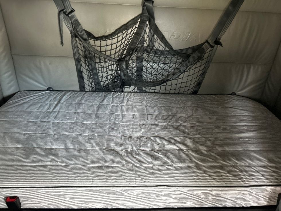 Sleeper Tractor-Heavy Duty Tractors-Freightliner-2022-T12664ST-Richmond-VA-474,982\n\t\tmiles-$ 73,250 - Image 17