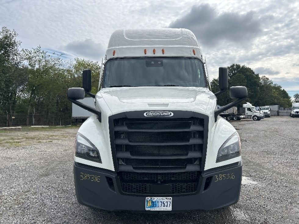 Sleeper Tractor-Heavy Duty Tractors-Freightliner-2022-T12664ST-Richmond-VA-474,982\n\t\tmiles-$ 73,250 - Image 2
