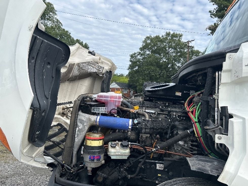 Sleeper Tractor-Heavy Duty Tractors-Freightliner-2022-T12664ST-Richmond-VA-474,982\n\t\tmiles-$ 73,250 - Image 21