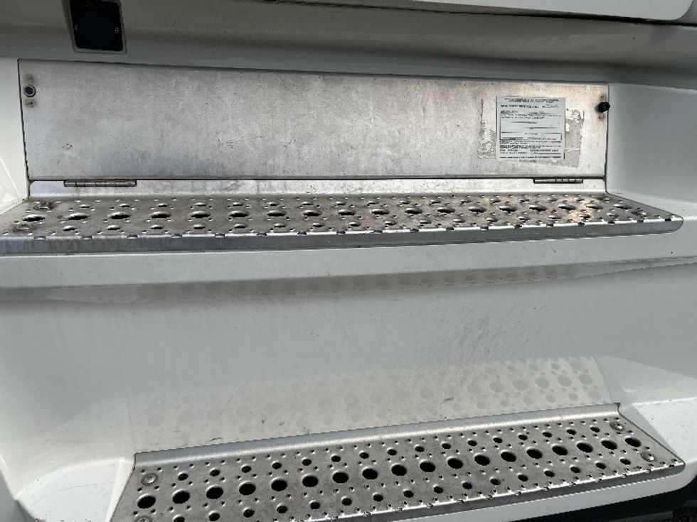 Sleeper Tractor-Heavy Duty Tractors-Freightliner-2022-T12664ST-Richmond-VA-474,982\n\t\tmiles-$ 73,250 - Image 25