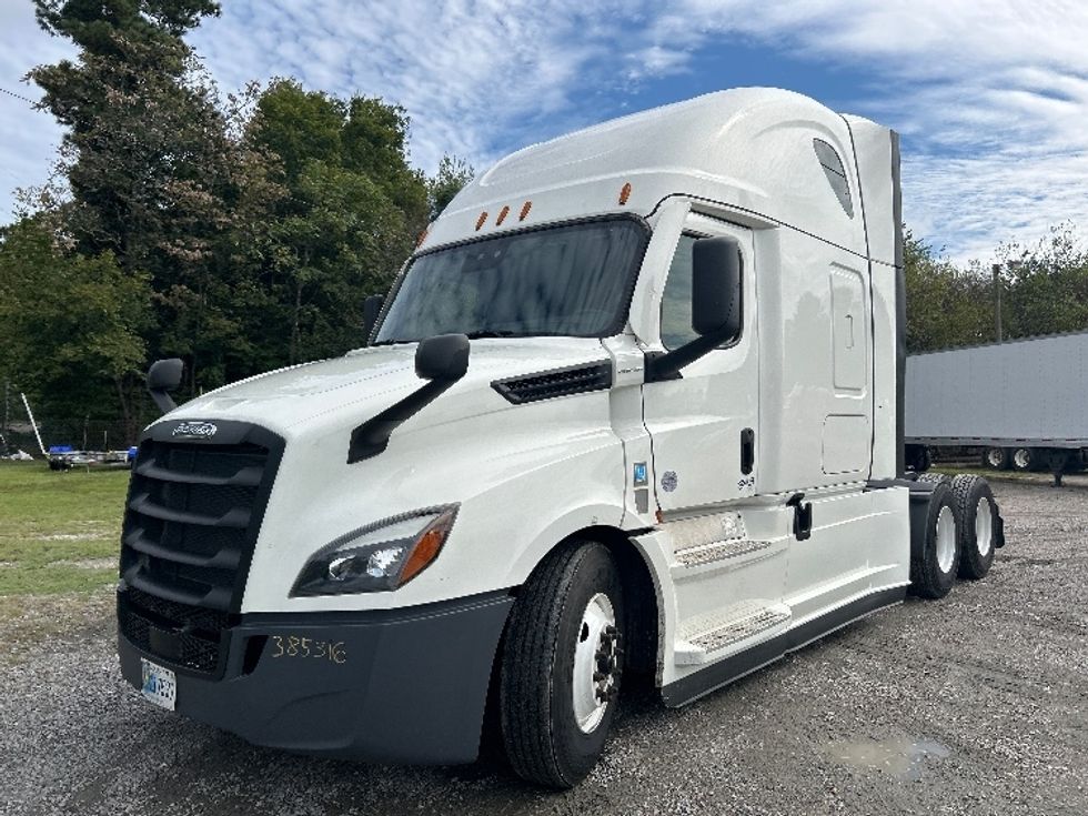 Sleeper Tractor-Heavy Duty Tractors-Freightliner-2022-T12664ST-Richmond-VA-474,982\n\t\tmiles-$ 73,250 - Image 3