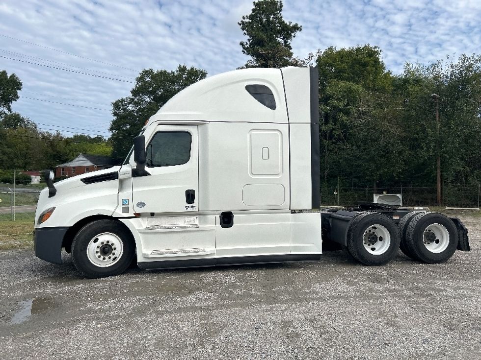 Sleeper Tractor-Heavy Duty Tractors-Freightliner-2022-T12664ST-Richmond-VA-474,982\n\t\tmiles-$ 73,250 - Image 4
