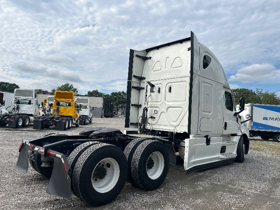 Sleeper Tractor-Heavy Duty Tractors-Freightliner-2022-T12664ST-Richmond-VA-474,982\n\t\tmiles-$ 73,250 - Image 7