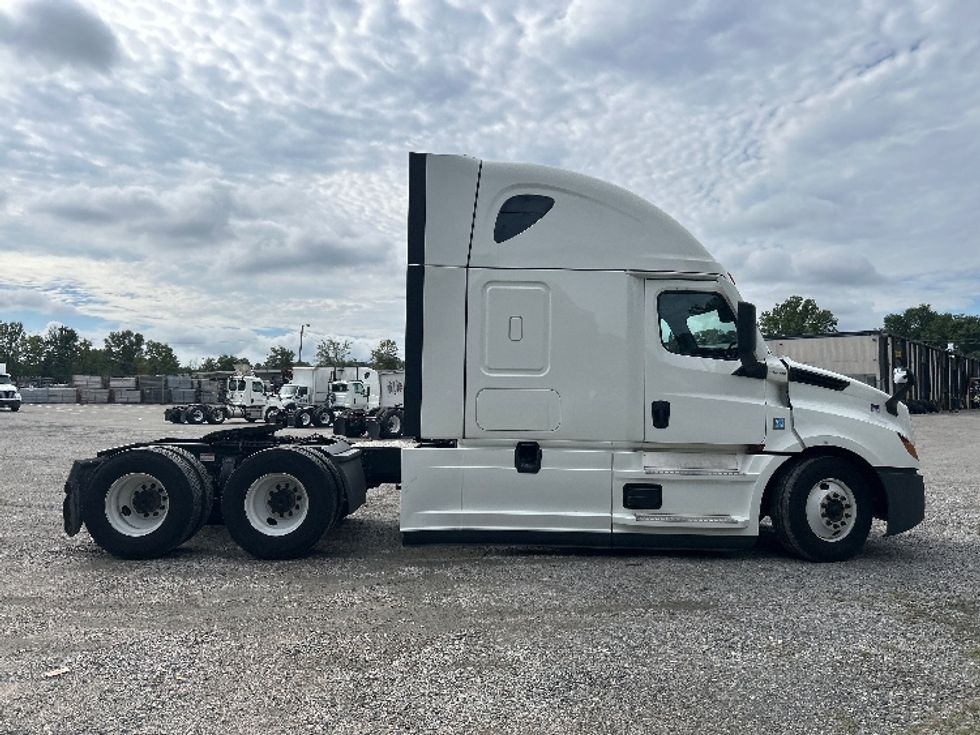 Sleeper Tractor-Heavy Duty Tractors-Freightliner-2022-T12664ST-Richmond-VA-474,982\n\t\tmiles-$ 73,250 - Image 8