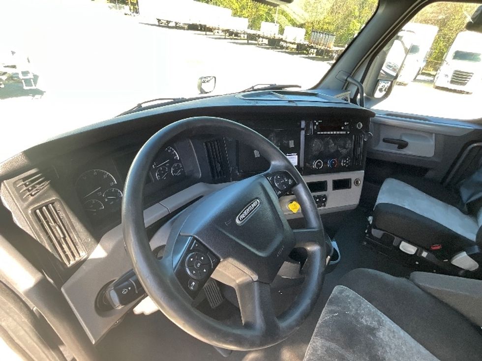 Sleeper Tractor-Heavy Duty Tractors-Freightliner-2022-T12664ST-Richmond-VA-533,560\n\t\tmiles-$ 69,000 - Image 10