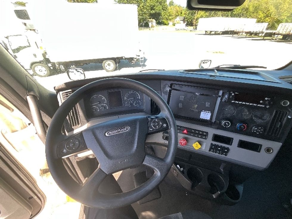 Sleeper Tractor-Heavy Duty Tractors-Freightliner-2022-T12664ST-Richmond-VA-533,560\n\t\tmiles-$ 69,000 - Image 11