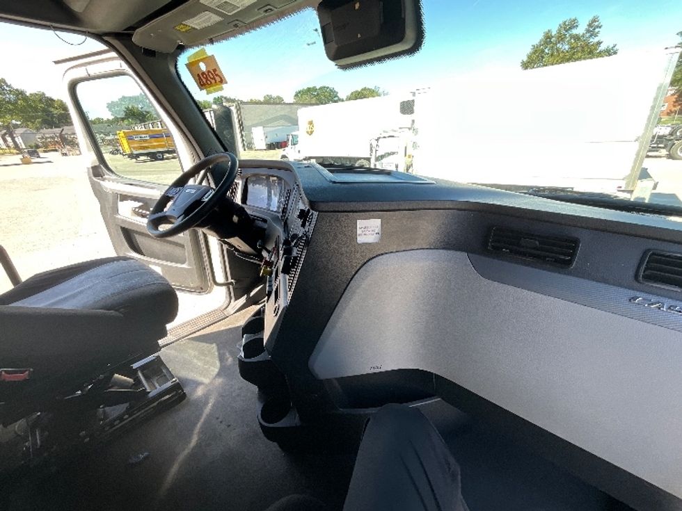 Sleeper Tractor-Heavy Duty Tractors-Freightliner-2022-T12664ST-Richmond-VA-533,560\n\t\tmiles-$ 69,000 - Image 15