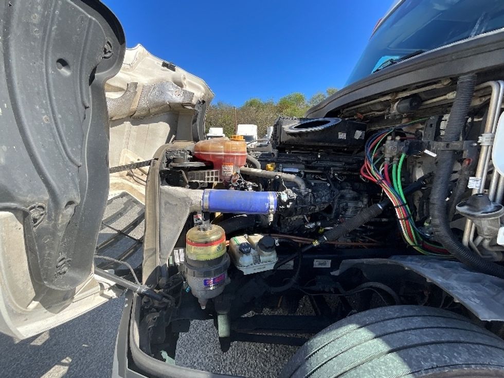 Sleeper Tractor-Heavy Duty Tractors-Freightliner-2022-T12664ST-Richmond-VA-533,560\n\t\tmiles-$ 69,000 - Image 20