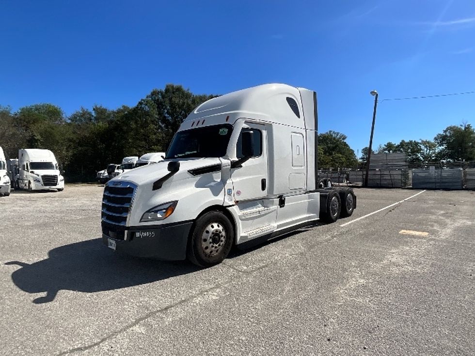 Sleeper Tractor-Heavy Duty Tractors-Freightliner-2022-T12664ST-Richmond-VA-533,560\n\t\tmiles-$ 69,000 - Image 3