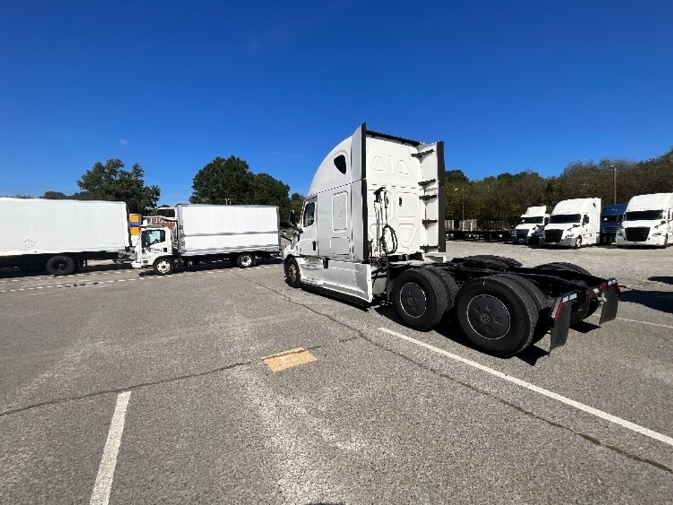 Sleeper Tractor-Heavy Duty Tractors-Freightliner-2022-T12664ST-Richmond-VA-533,560\n\t\tmiles-$ 69,000 - Image 5
