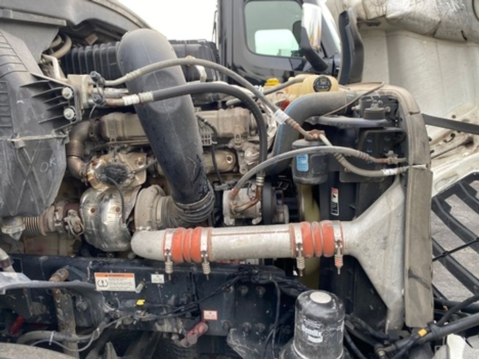 Sleeper Tractor-Heavy Duty Tractors-Freightliner-2022-T12664ST-Riviera Beach-FL-499,293\n\t\tmiles-$ 69,250 - Image 11